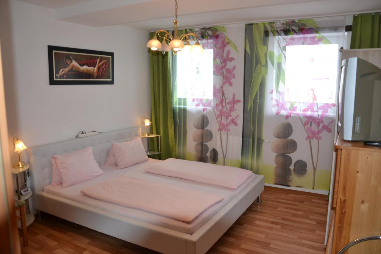 Gaestehaus Zur Post - Heritage Inn ชปิทัล อัม เพิร์ม ภายนอก รูปภาพ